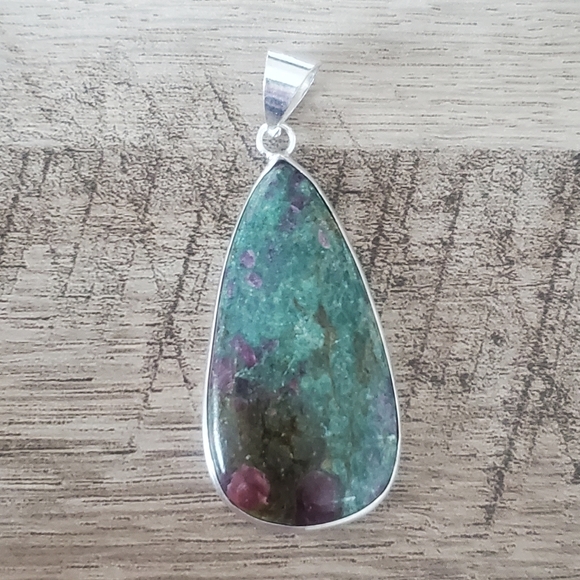 Ruby Fuchsite Gemstone set in 925 Sterling Silver Pendant, NWT - Picture 4 of 14